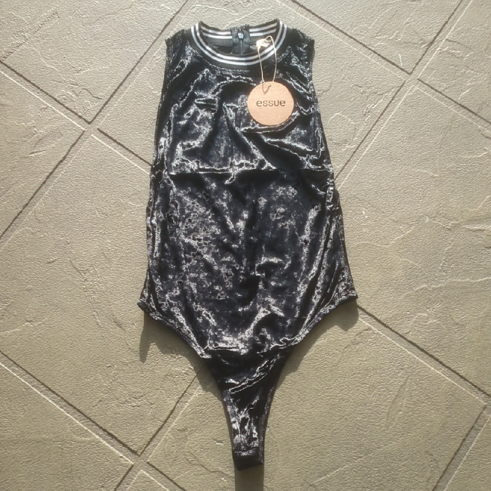 (NEW) Essue Shimmering Black Velvet Bodysuit Size:Small.Great For Summer 🏝️🌞⛱️
